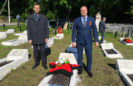 На Мироносицком кладбище возложили венки к могилам солдат, павших в годы Великой Отечественной войны На Мироносицком кладбище возложили венки к могилам солдат, павших в годы Великой Отечественной войны